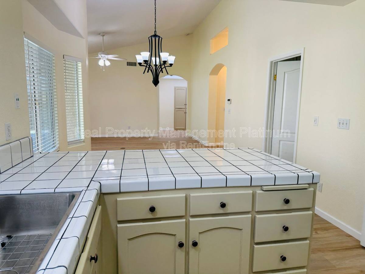 House for rent at 8552 N Meridian Ave, Fresno, CA 93720