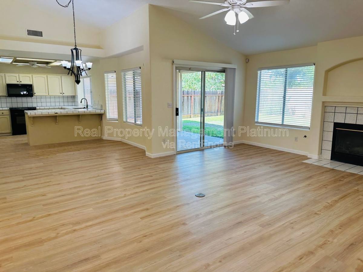 House for rent at 8552 N Meridian Ave, Fresno, CA 93720