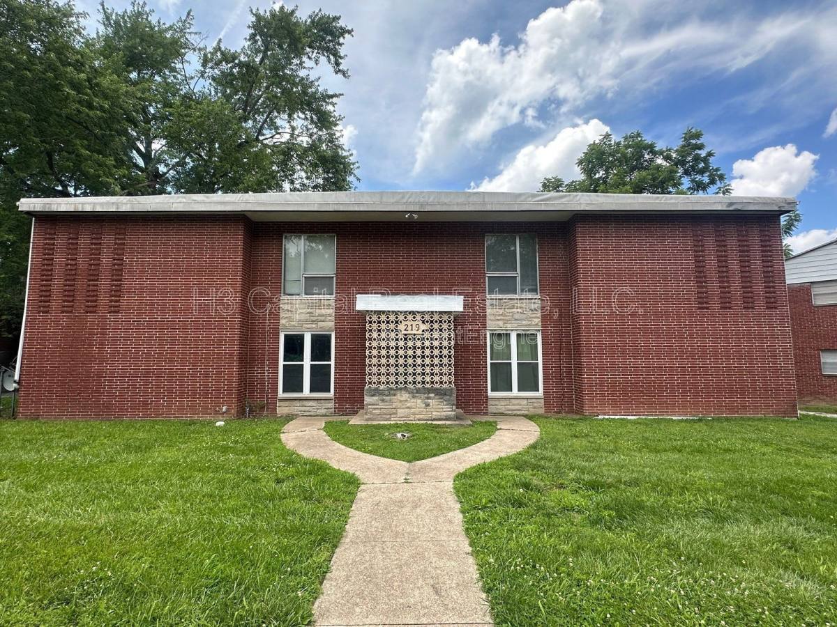 Apartment for rent at 219 N 48th St #4, Belleville, IL 62226