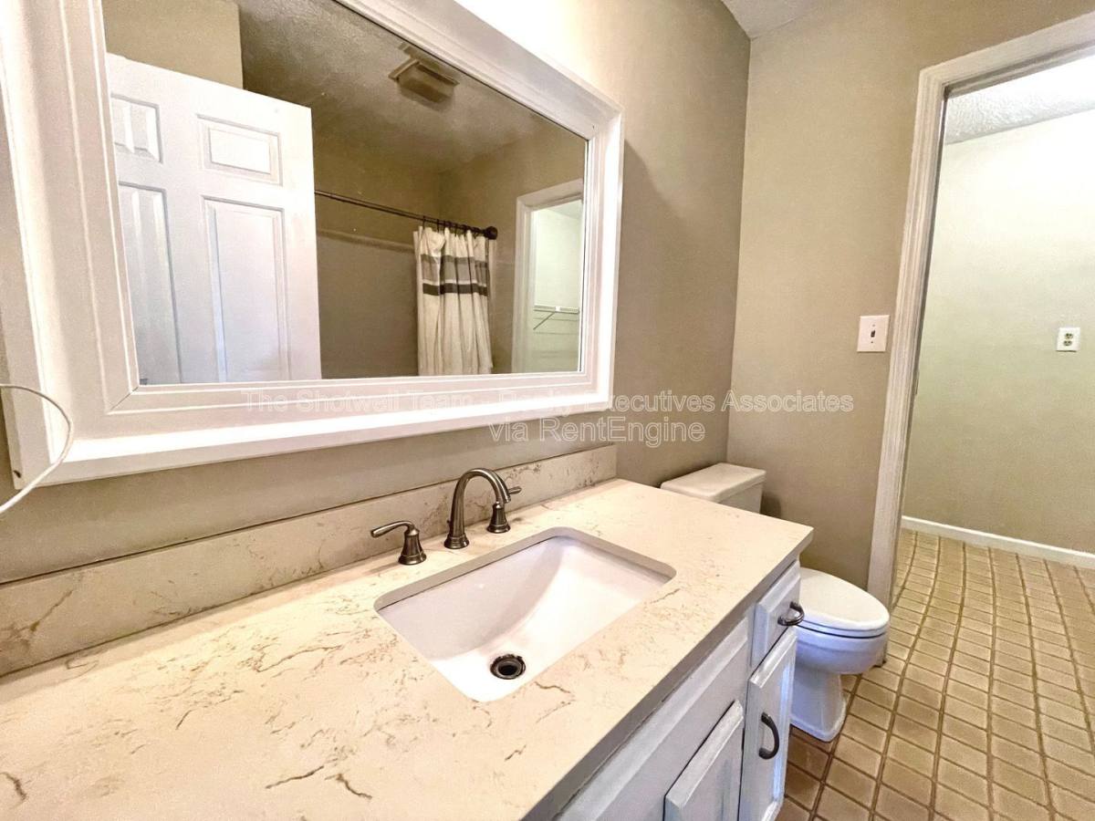 House for rent at 1363 Wenlock Rd, Knoxville, TN 37922