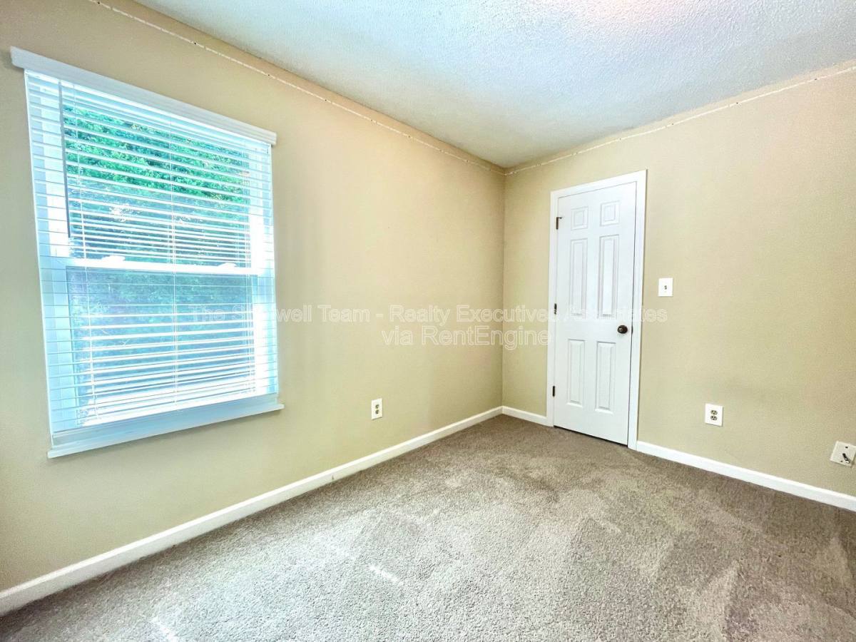 House for rent at 1363 Wenlock Rd, Knoxville, TN 37922