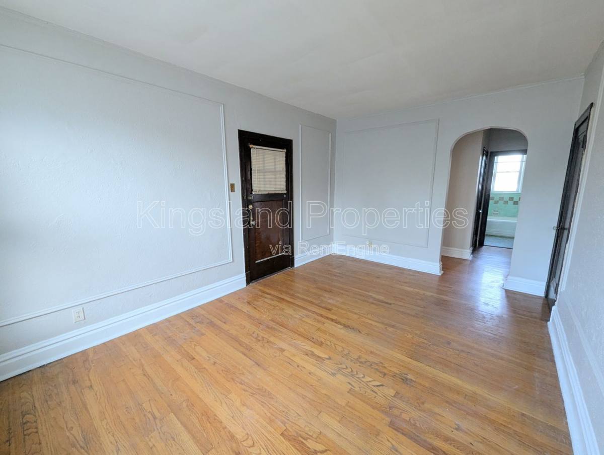 Apartment for rent at 3862 S Spring Ave #3E, Saint Louis, MO 63116