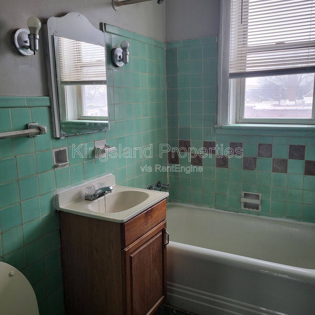 Apartment for rent at 3862 S Spring Ave #3E, Saint Louis, MO 63116