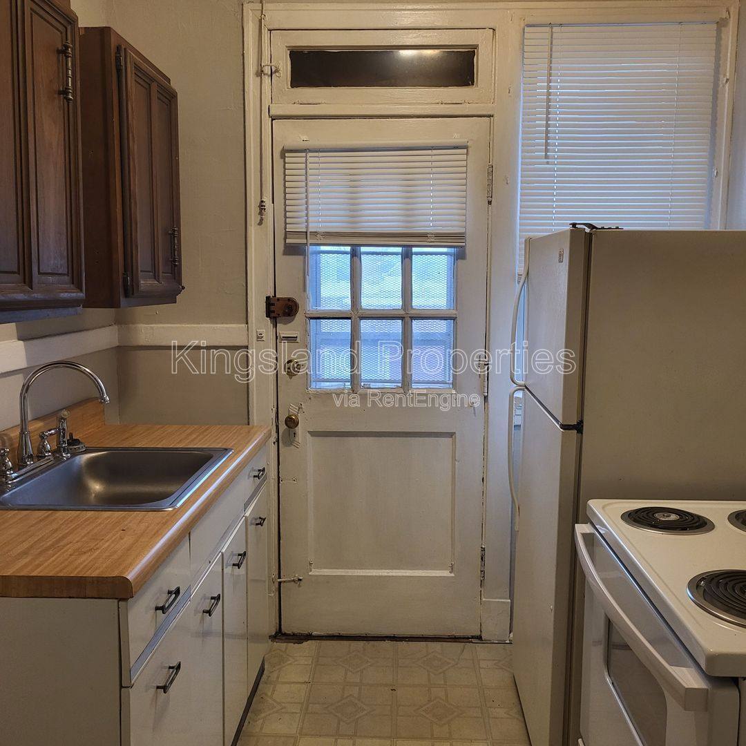 Apartment for rent at 3862 S Spring Ave #3E, Saint Louis, MO 63116