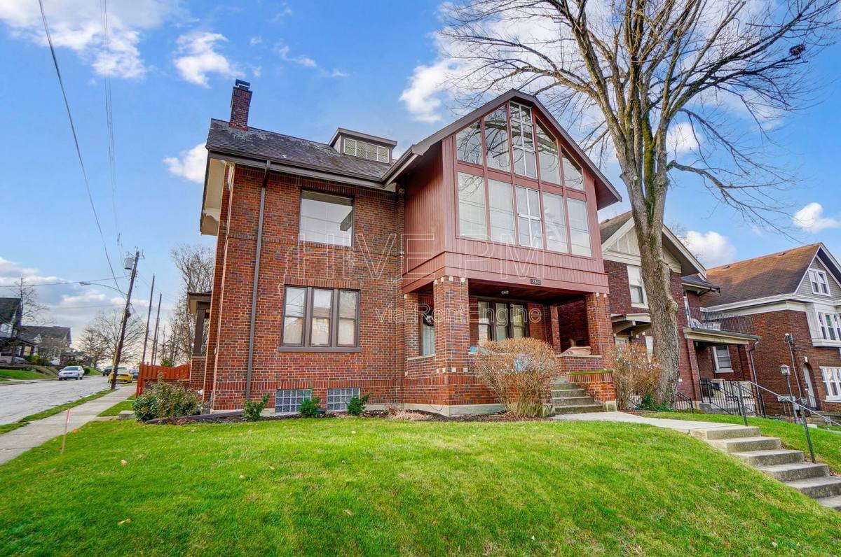 Apartment for rent at 2881 Observatory Ave #2, Cincinnati, OH 45208