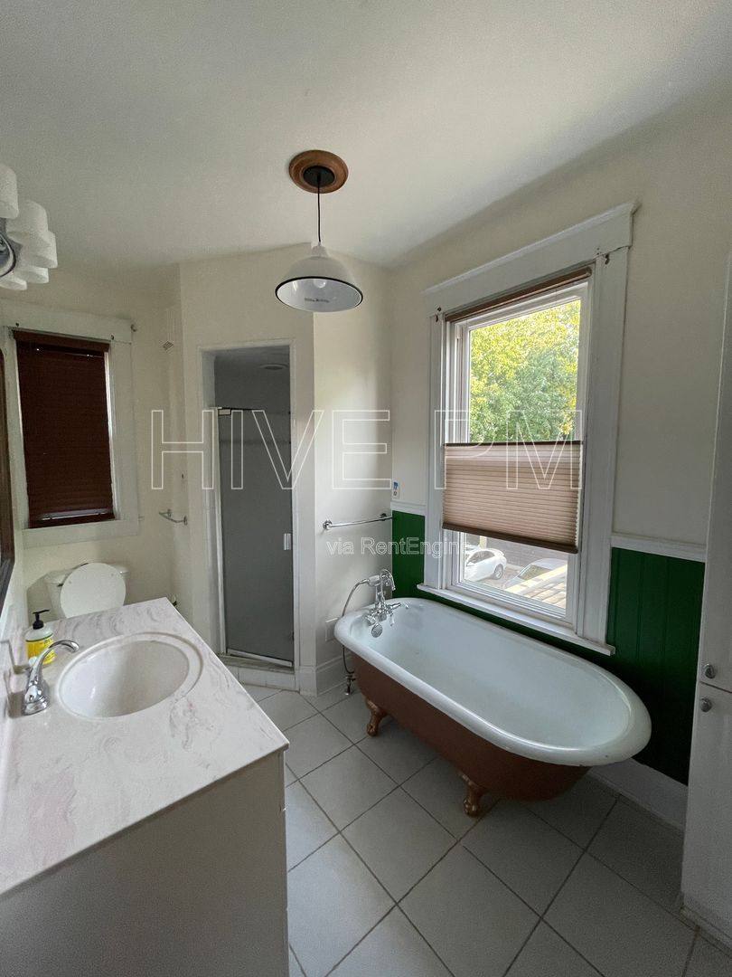 Apartment for rent at 2418 Robertson Ave #2, Cincinnati, OH 45212