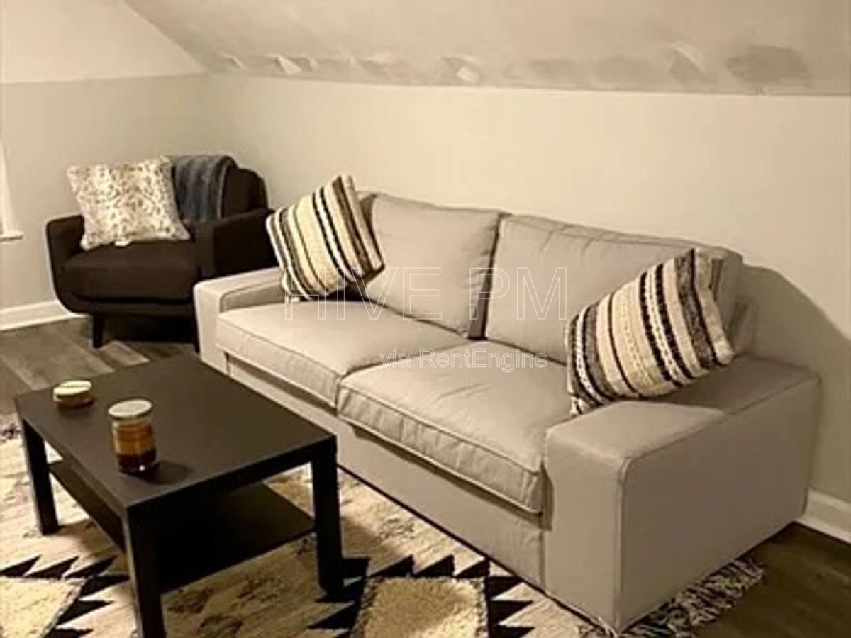 Apartment for rent at 2033 Maple Ave #4, Cincinnati, OH 45212