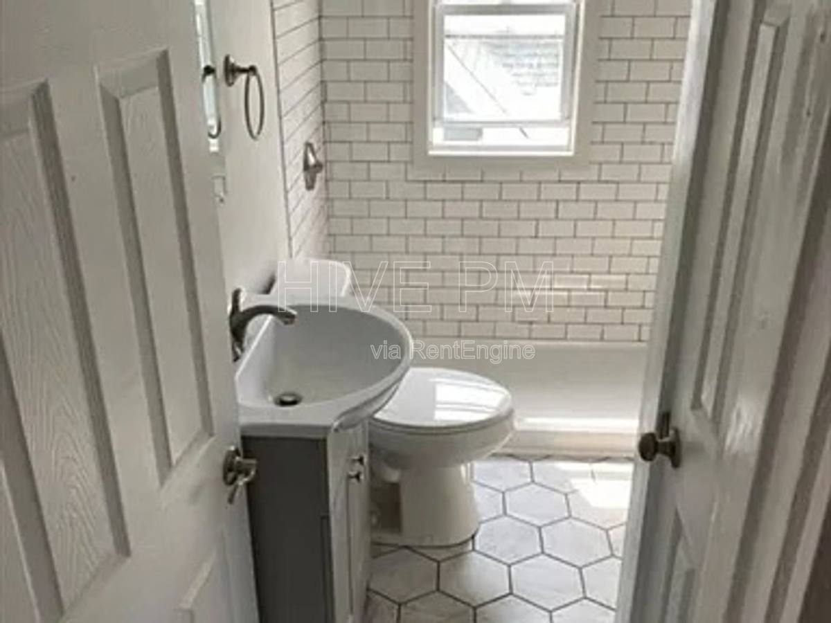 Apartment for rent at 2033 Maple Ave #4, Cincinnati, OH 45212