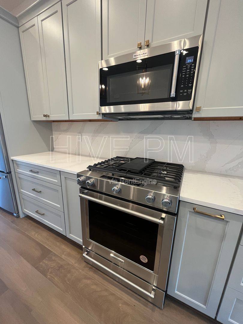 Townhouse for rent at 140 W 13th St, Newport, KY 41071
