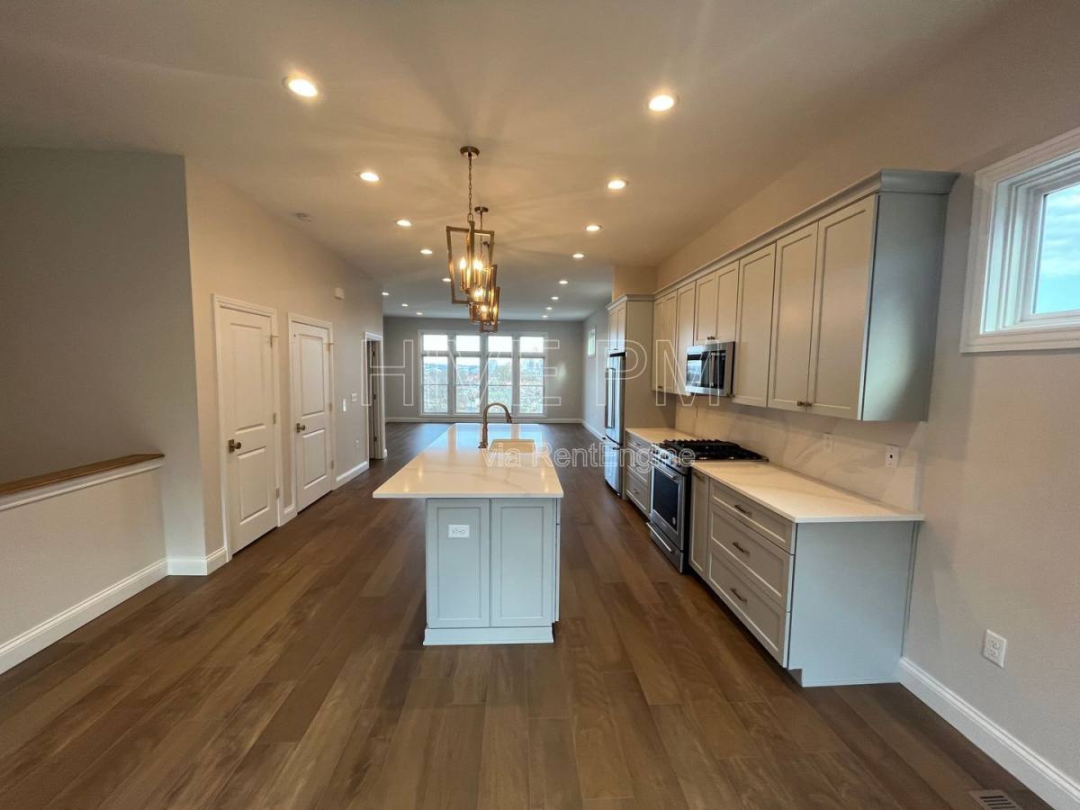Townhouse for rent at 140 W 13th St, Newport, KY 41071