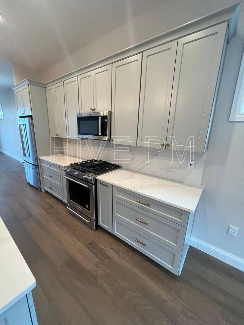 Townhouse for rent at 140 W 13th St, Newport, KY 41071