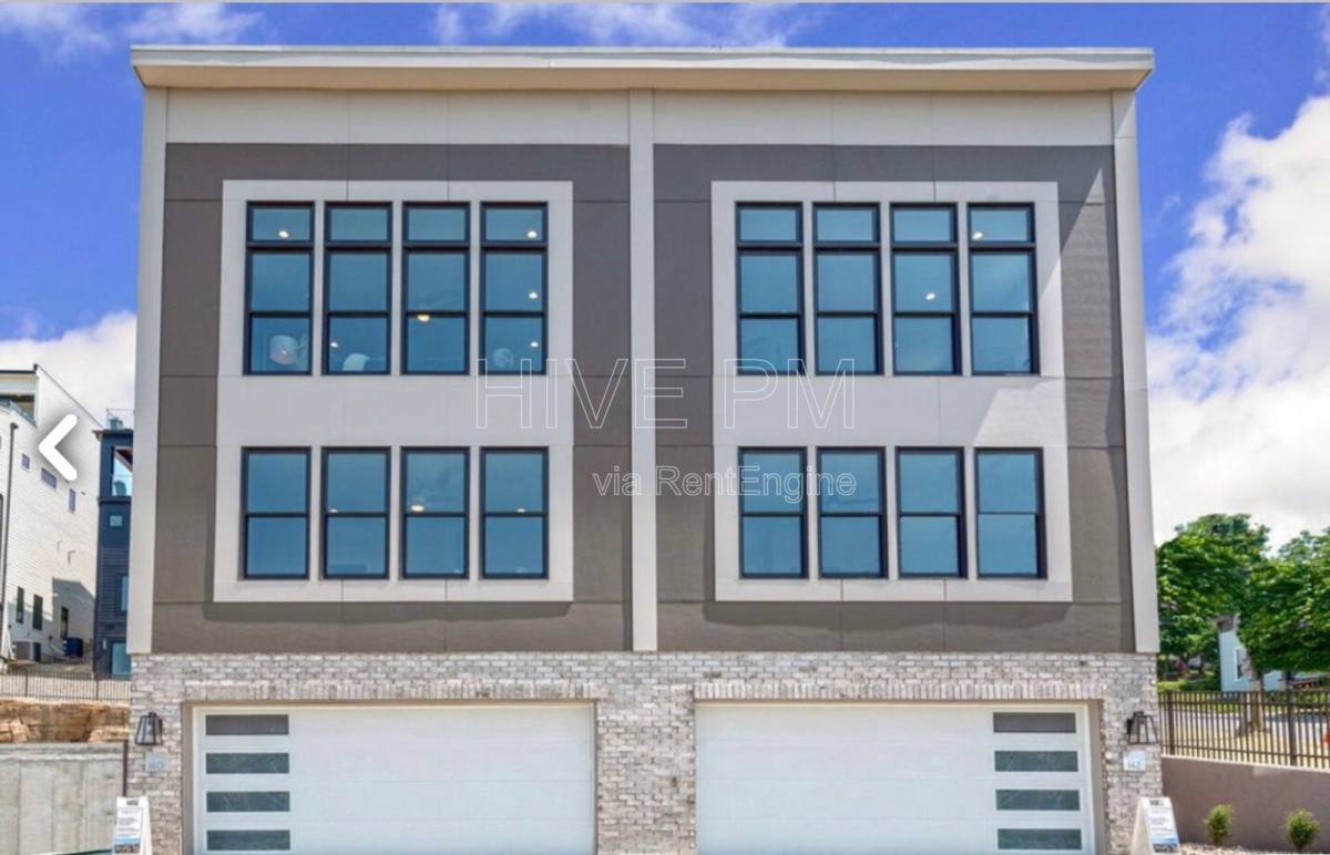 Townhouse for rent at 140 W 13th St, Newport, KY 41071