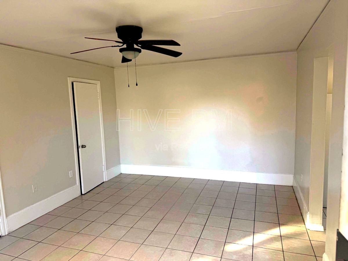Apartment for rent at 2108 Auburn Ave #6, Cincinnati, OH 45219
