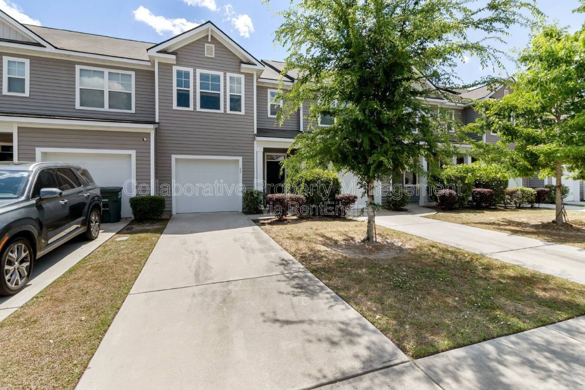 House for rent at 13 Villas of Garrard Dr, Savannah, GA 31405