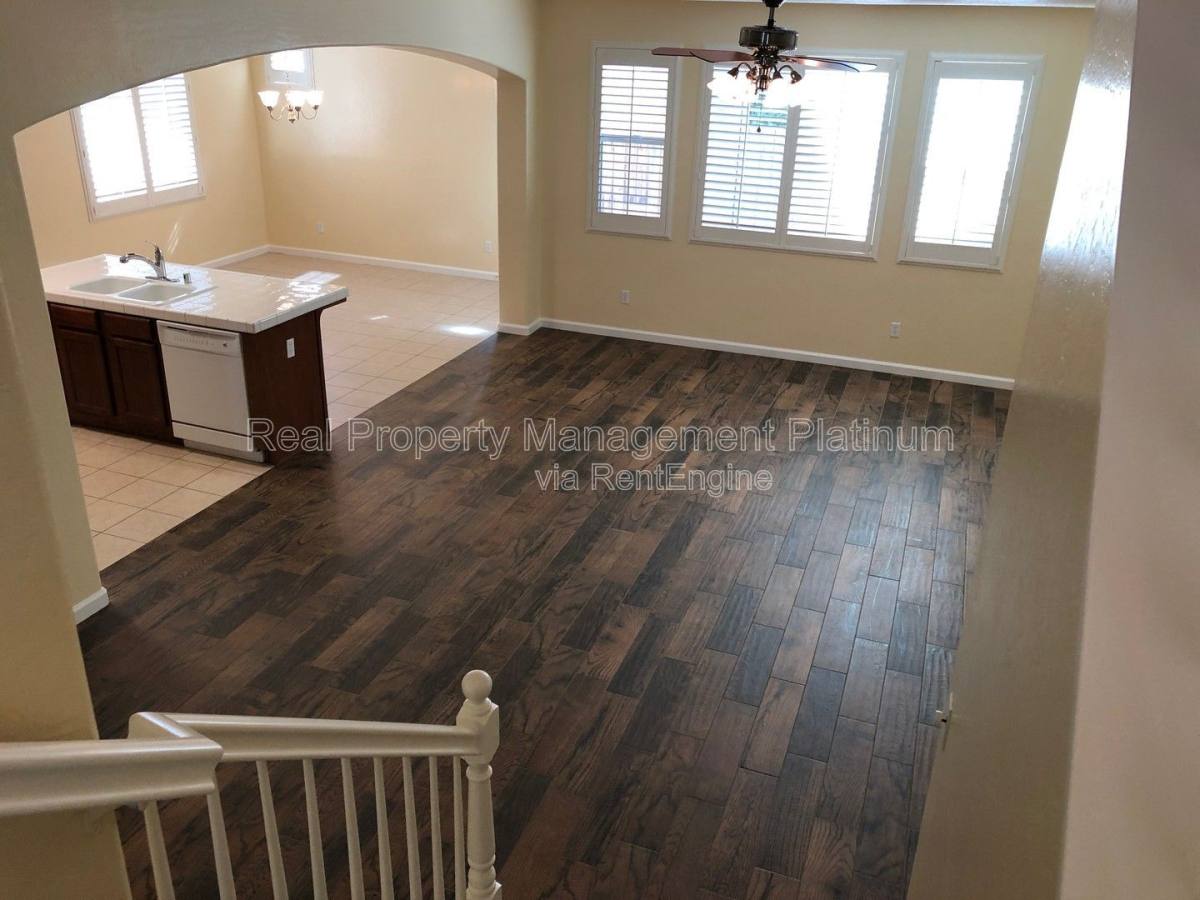 House for rent at 4437 W Pinsapo Dr, Fresno, CA 93722