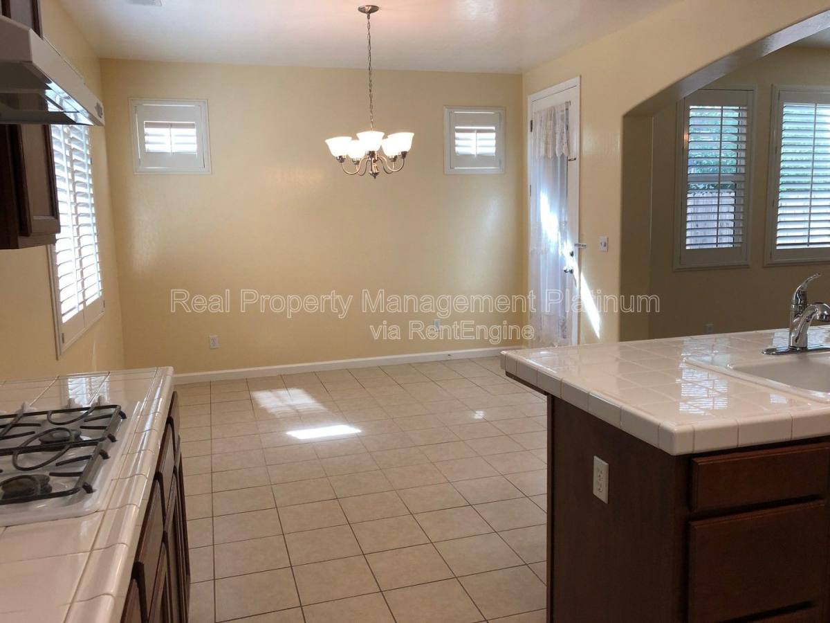 House for rent at 4437 W Pinsapo Dr, Fresno, CA 93722