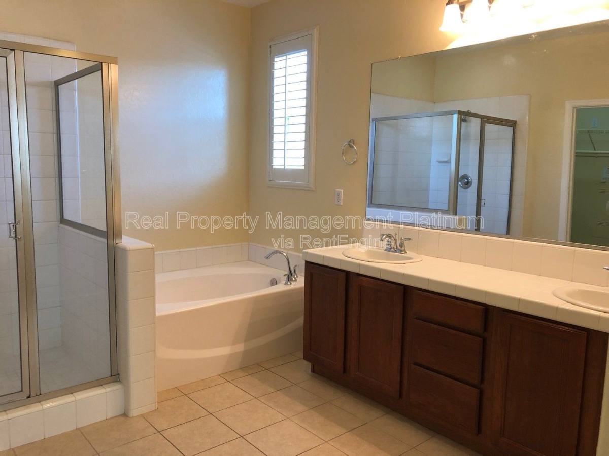 House for rent at 4437 W Pinsapo Dr, Fresno, CA 93722
