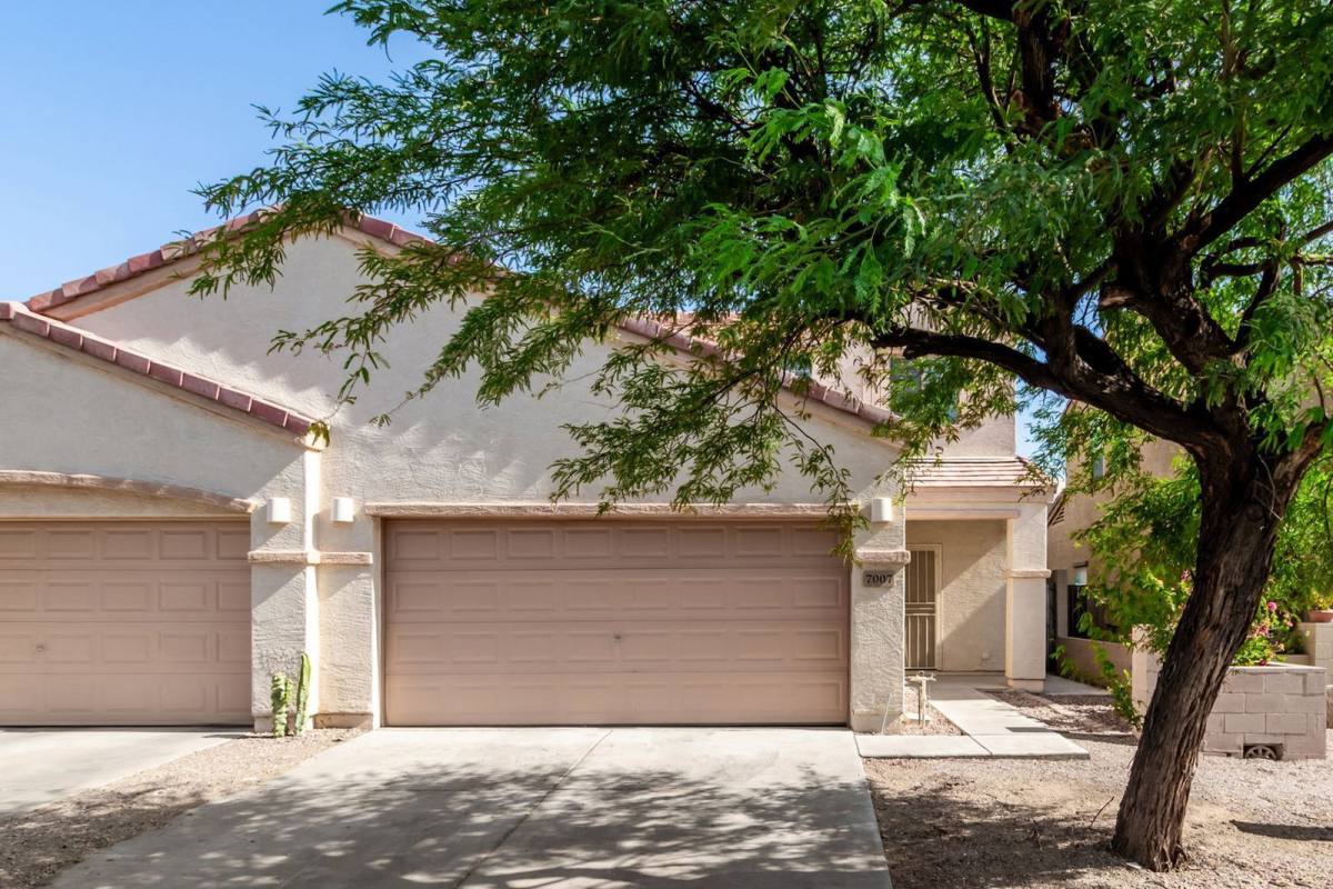 House for rent at 7007 W Mercer Lane, Peoria, AZ 85345