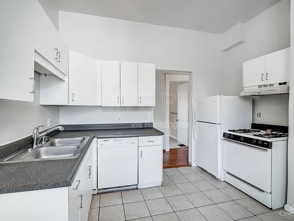 Apartment for rent at 2705 Hackberry St #1, Cincinnati, OH 45206
