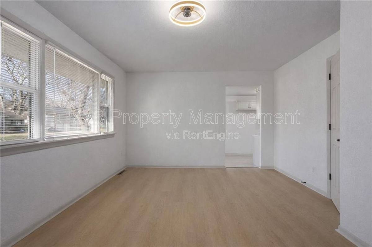 House for rent at 609 SE Florence Ave, Lees Summit, MO 64063