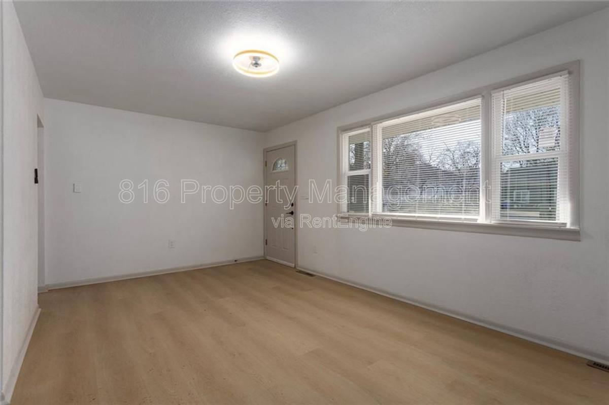 House for rent at 609 SE Florence Ave, Lees Summit, MO 64063