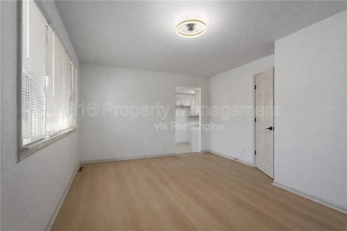 House for rent at 609 SE Florence Ave, Lees Summit, MO 64063