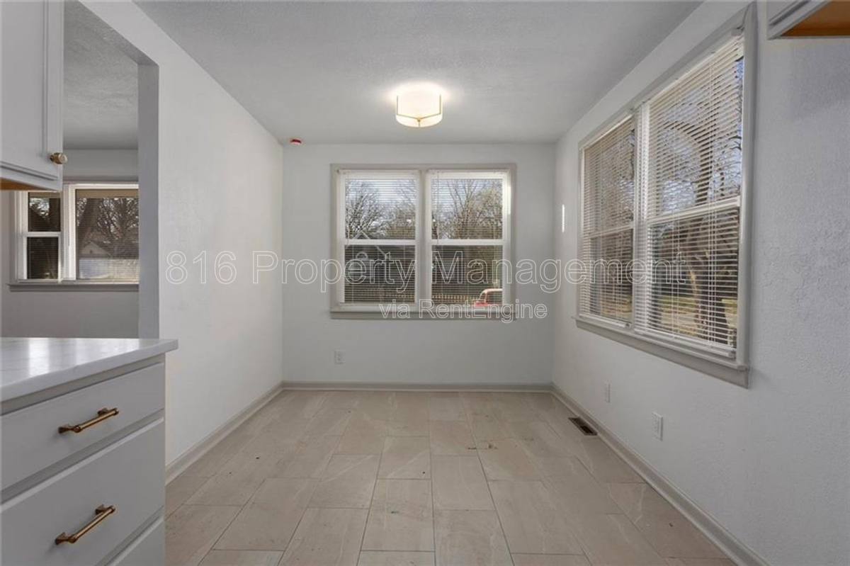 House for rent at 609 SE Florence Ave, Lees Summit, MO 64063