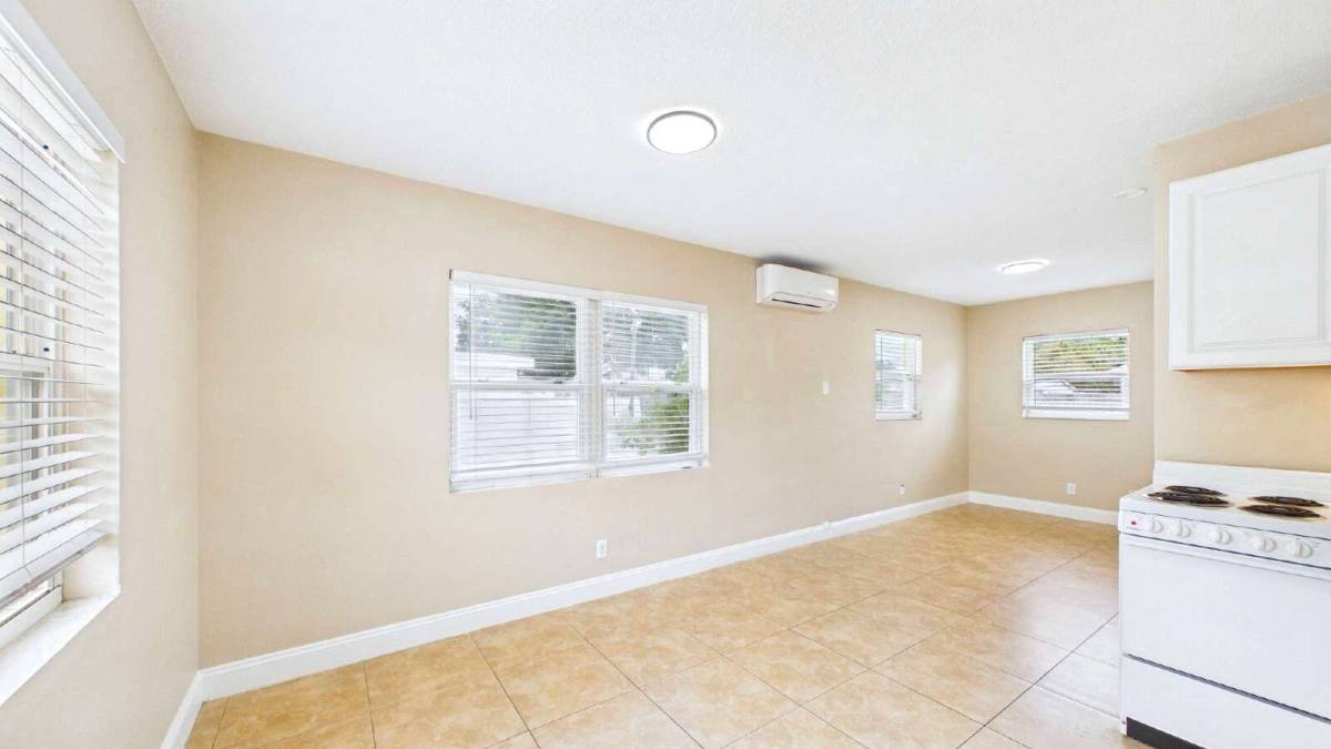 Apartment for rent at 3815 1st Ave N #C, Saint Petersburg, FL 33713