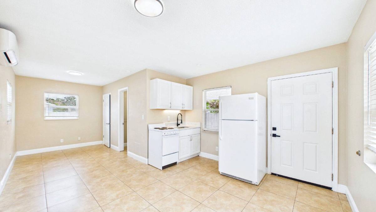 Apartment for rent at 3815 1st Ave N #C, Saint Petersburg, FL 33713