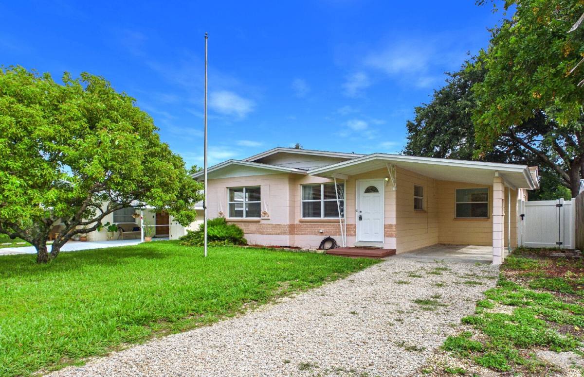 House for rent at 5261 48th Terrace N, Saint Petersburg, FL 33709