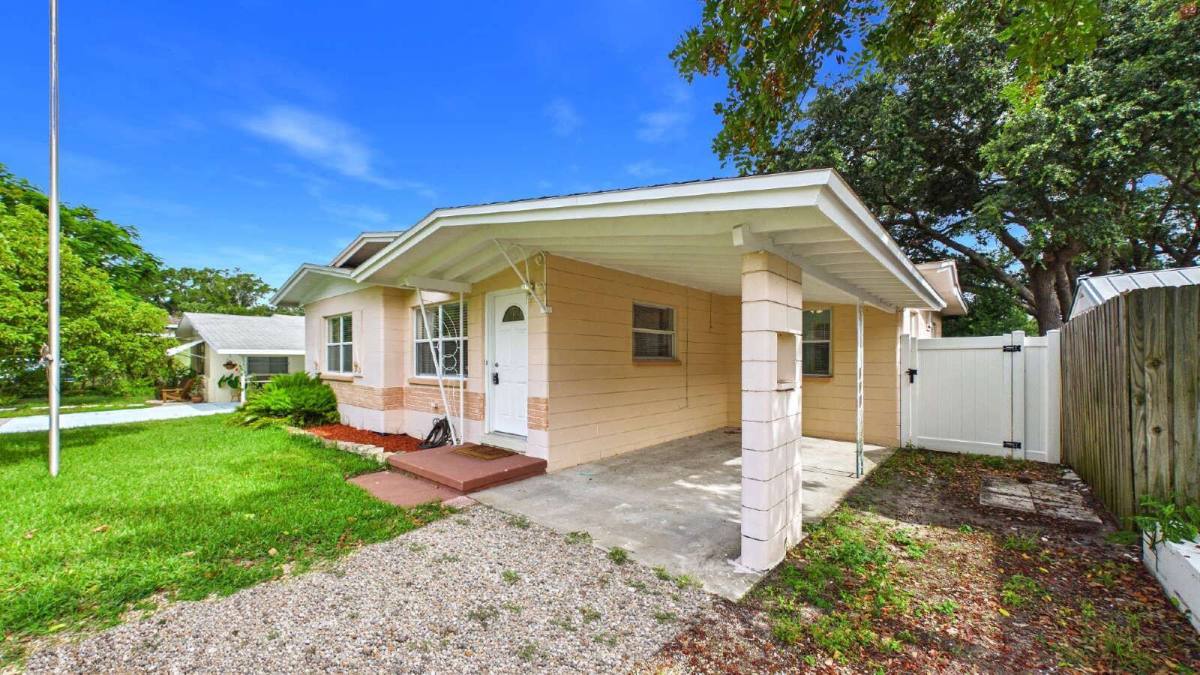 House for rent at 5261 48th Terrace N, Saint Petersburg, FL 33709