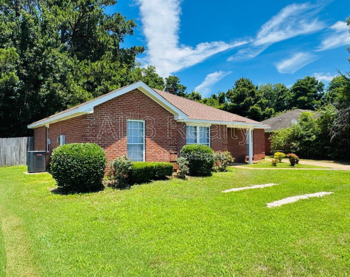 House for rent at 6917 Oak Side Dr, Montgomery, AL 36117