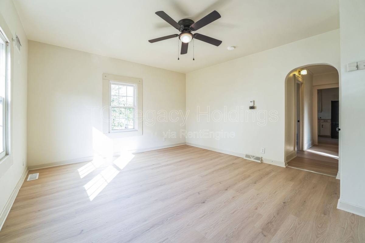 Apartment for rent at 316 1 2 Harrison St, Clarksburg, WV 26301