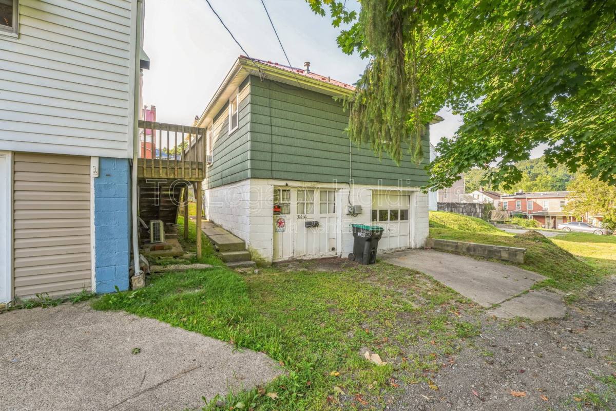 Apartment for rent at 316 1 2 Harrison St, Clarksburg, WV 26301