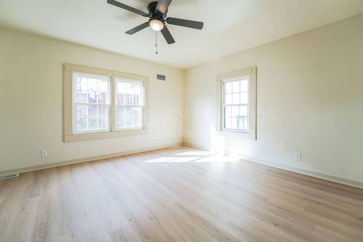 Apartment for rent at 316 1 2 Harrison St, Clarksburg, WV 26301