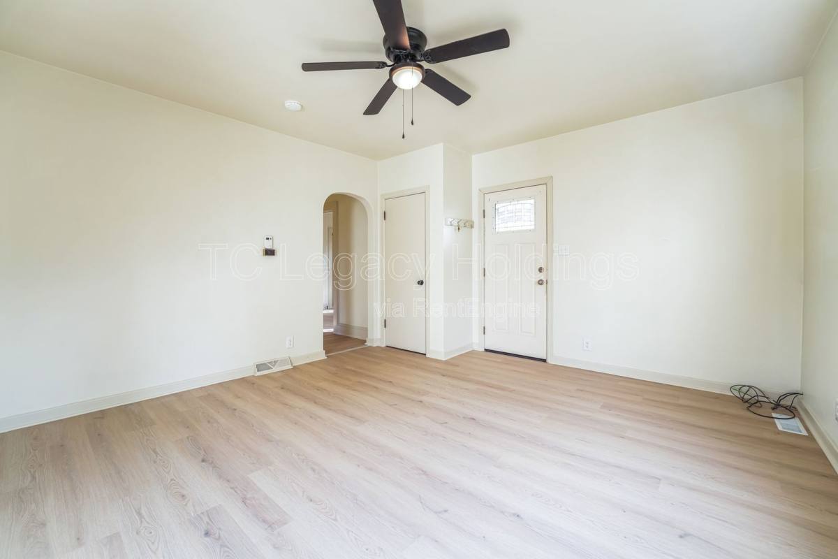 Apartment for rent at 316 1 2 Harrison St, Clarksburg, WV 26301