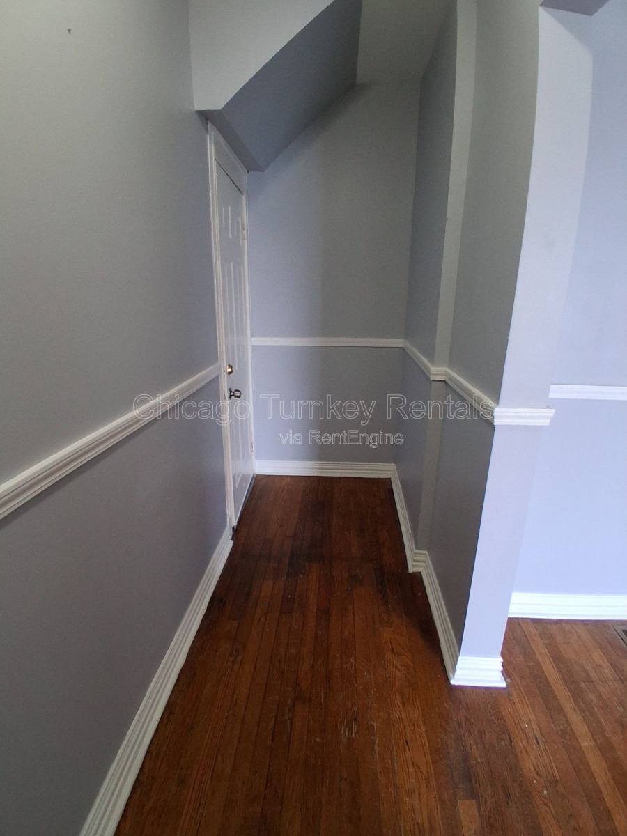 Apartment for rent at 7125 S Ellis Ave #1, Chicago, IL 60619