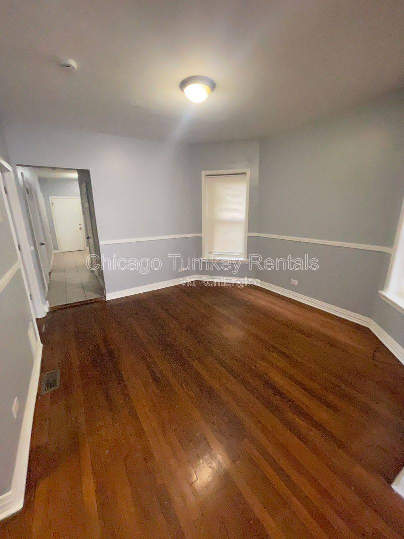 Apartment for rent at 7125 S Ellis Ave #1, Chicago, IL 60619