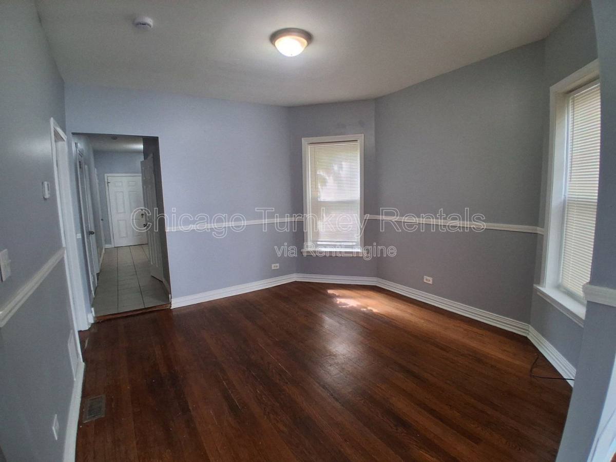 Apartment for rent at 7125 S Ellis Ave #1, Chicago, IL 60619