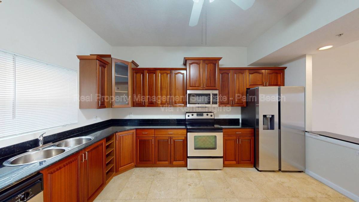 Apartment for rent at 1610 Presidential Way #505B, West Palm Beach, FL 33401