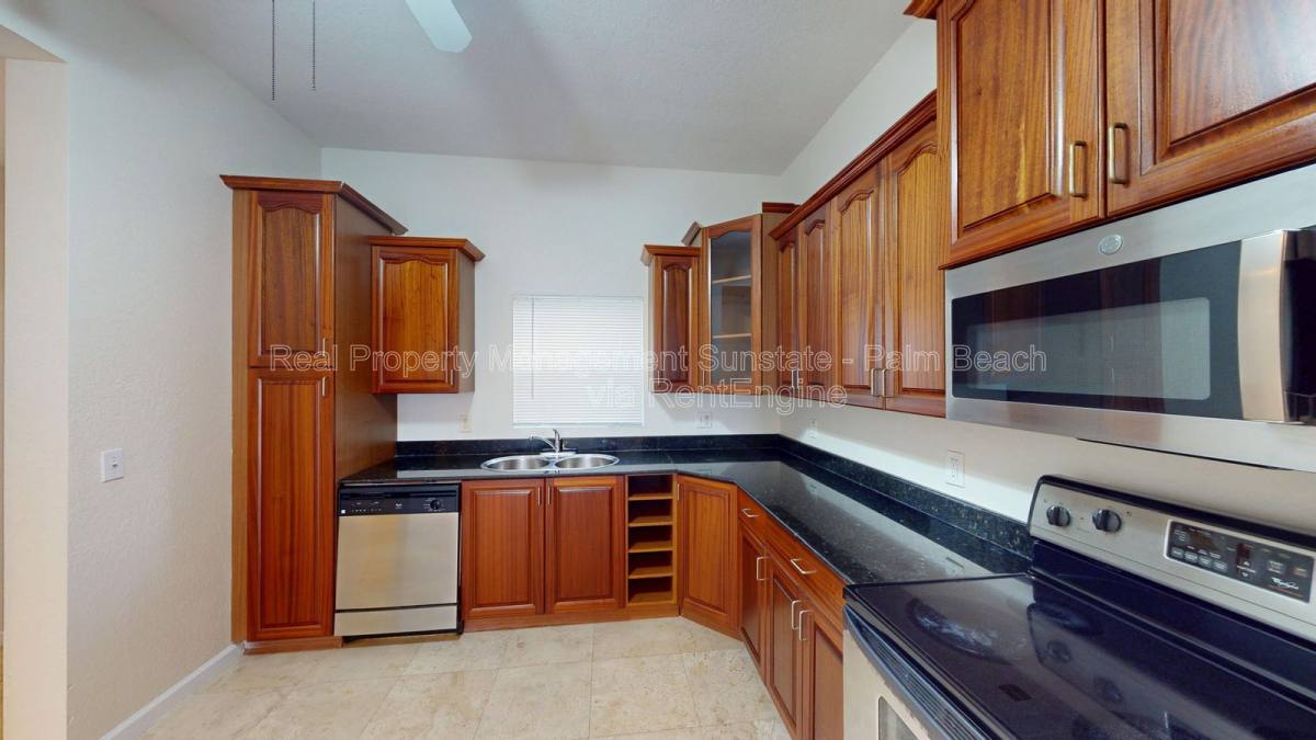 Apartment for rent at 1610 Presidential Way #505B, West Palm Beach, FL 33401