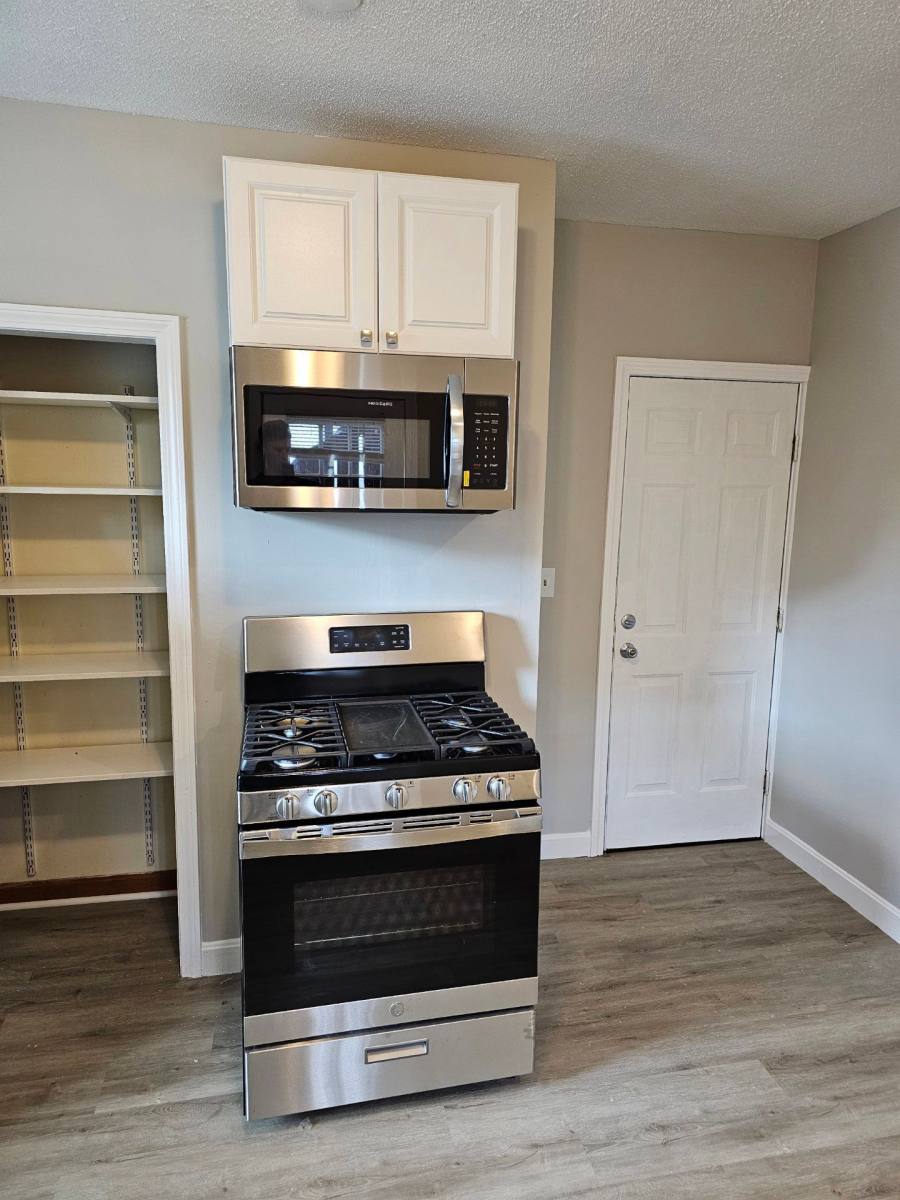 Apartment for rent at 247 Grove St #1R, Manchester, NH 03103