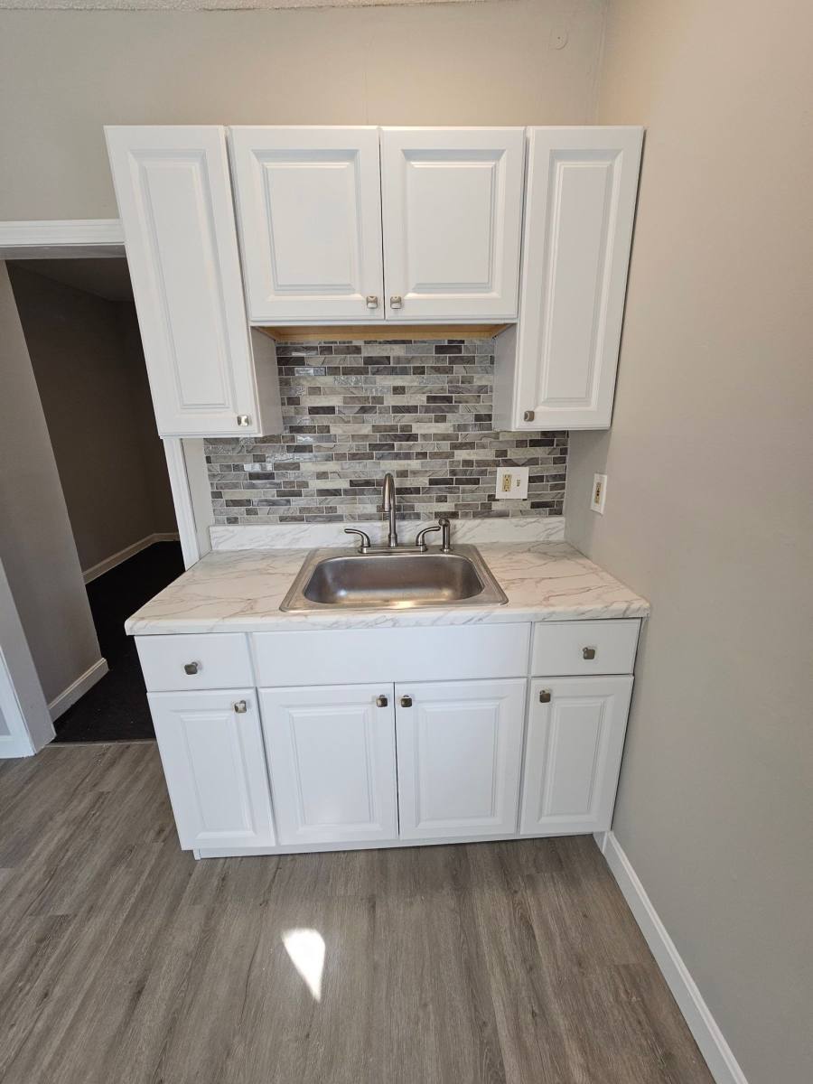 Apartment for rent at 247 Grove St #1R, Manchester, NH 03103