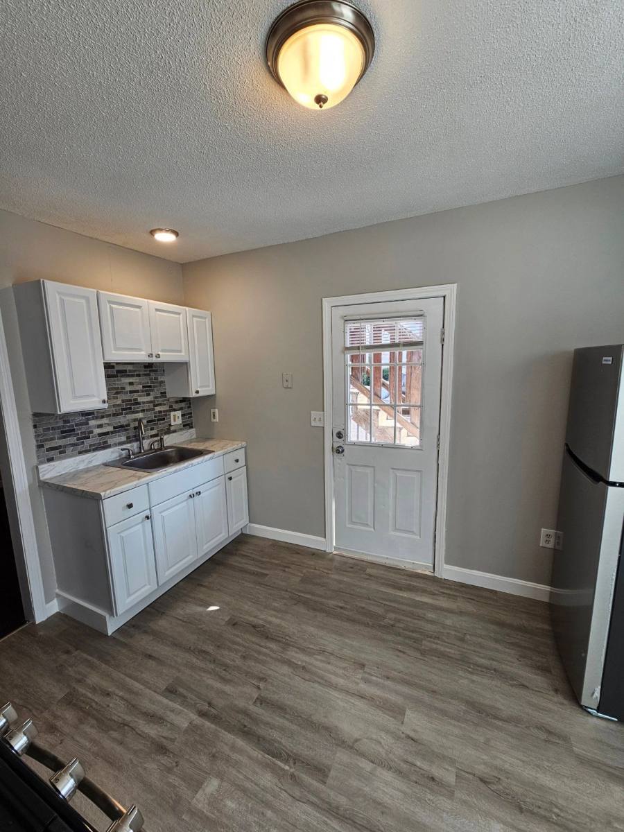 Apartment for rent at 247 Grove St #1R, Manchester, NH 03103