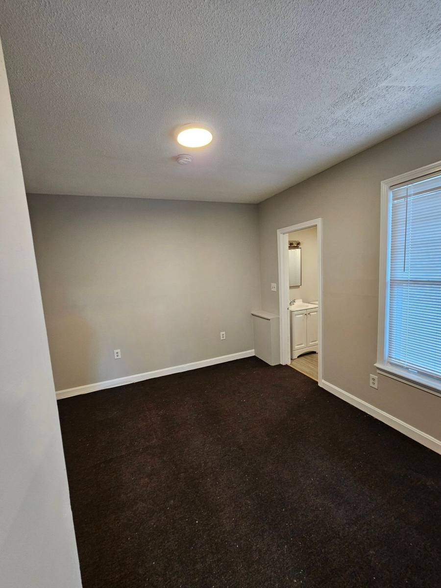 Apartment for rent at 247 Grove St #1R, Manchester, NH 03103