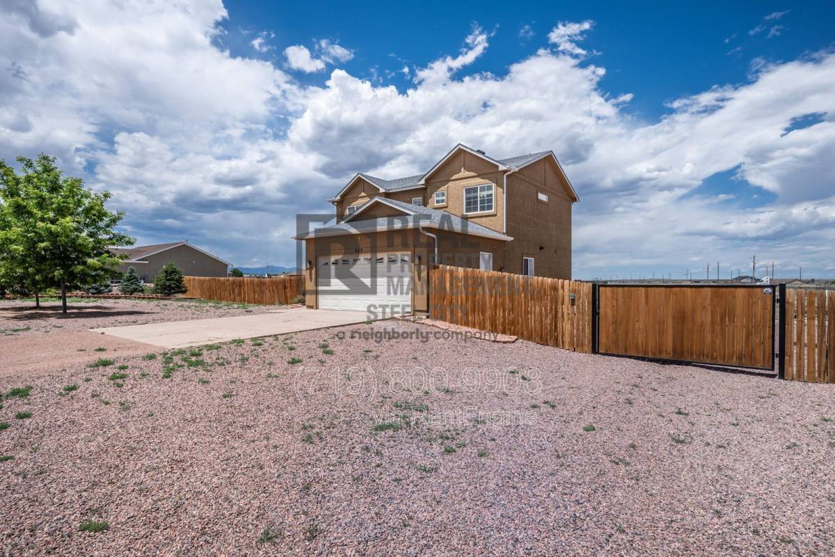 House for rent at 947 E Kirkwood Dr, Pueblo, CO 81007