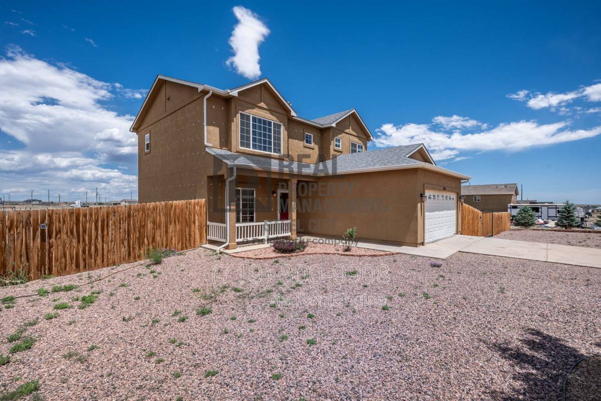 House for rent at 947 E Kirkwood Dr, Pueblo, CO 81007