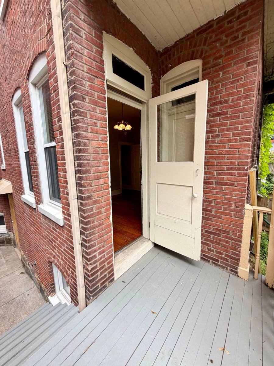 Apartment for rent at 139 College Ave #1, Lancaster, PA 17603