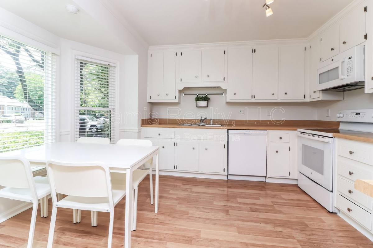 Townhouse for rent at 1381 Old Virginia Court SE, Marietta, GA 30067