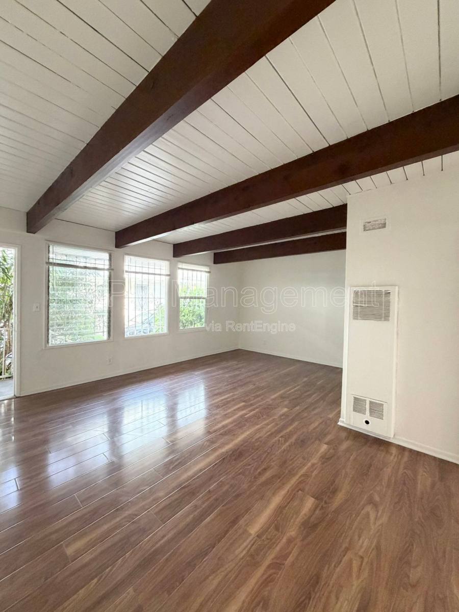 Apartment for rent at 7032 Hawthorn Ave #4, Los Angeles, CA 90028